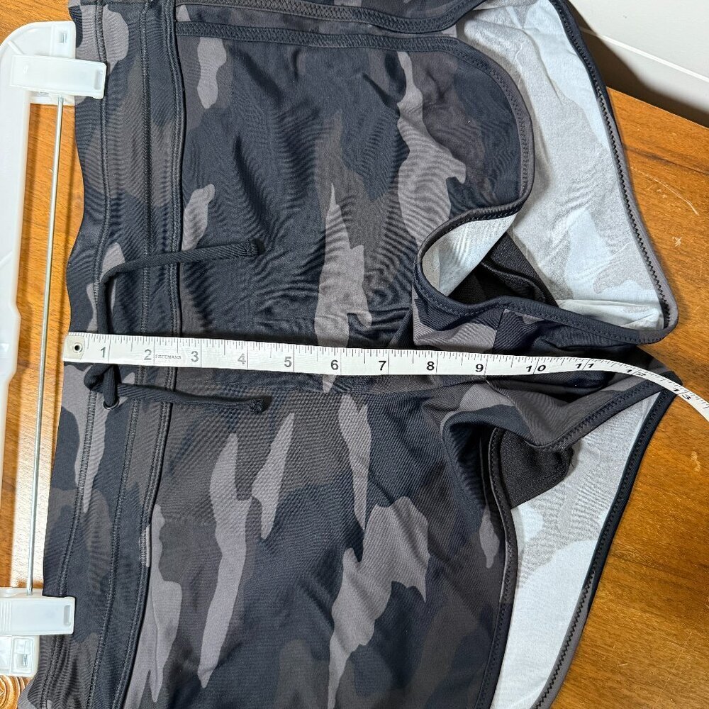 Athleta Camo Black Shorts Sz Small - Picture 5 of 7